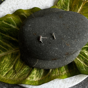 3 Emerald Stone Tail Nose Pin